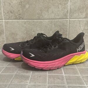 HOKA Women’s Arahi 6